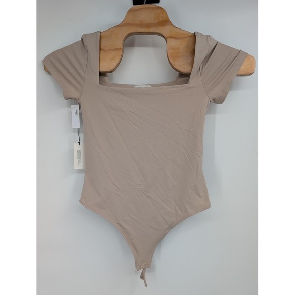 Aritzia Tops - Aritzia Women's NWT Original Contour Squareneck‎ Tan Bodysuit sz Large